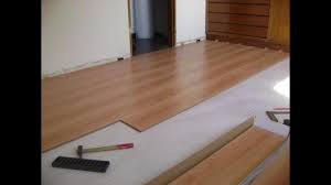 Colores, diseños, texturas, materiales y muchos factores más. Como Instalar Piso De Madera Laminado Paso A Paso Youtube
