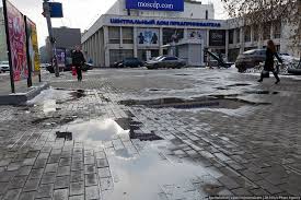 Или та была зимняя плитка, а со следующим сезоном надо на весеннюю обновиться. Aleksej Navalnyj Sobyanin Plitka