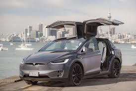 Tesla has already apologized for the overly complicated model x suv, saying that it had hubris and added far too much new technology. Tesla Model X Winging It Reviews Driven