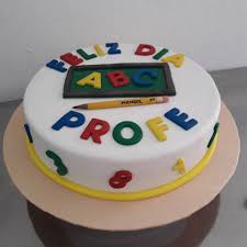Desde las aulas, ellos nos orientan y nos ayudan a aprender de la mejor manera. Torta Para Celebrar El Bombom Cakes By Veronica Espinosa Facebook