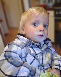 GEMESMERAAIS Ek besef die woord is nogal direk uit Engels, maar ek hou van  gemesmeraais, wat volgens die Woordeboek van Afrikaans Vandag beteken  "vasgenael hou, hipnotiseer". Want dit is hoe die seuntjies