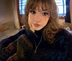 Laura Jessie's Instagram, Twitter & Facebook