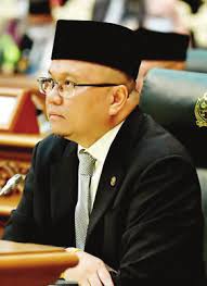 BERKENAN HANTAR TITAH PERUTUSAN TAHNIAH