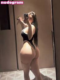 Hot Songyuxin Hitomi OnlyFans content - irresistible allure