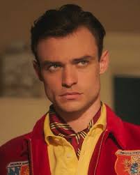 Thomas Doherty as Max Wolfe