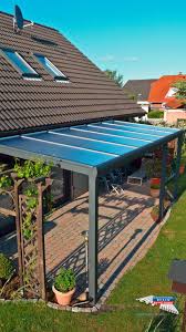 Ein Alu Terrassendach Der Marke Rexopremium Mit Stegplatten Rexoclear Transparent 6m X 2 5m In Anthraz Terrassendach Kleiner Hof Garten Uberdachung Terrasse