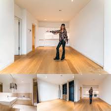 Zu Vermieten Zwei Traumschone 2 Zimmer Wohnungen Mit Herrlicher Sonniger Terrasse Und Sagenhaft Schoner Einbaukuche In Der In 2020 Property Home Mirror Selfie