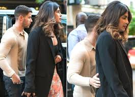 Get all the latest news and updates on priyanaka chopra here. Rumoured Couple Nick Jonas And Priyanka Chopra Look Cosy As They Grab Lunch In New York Bollywood News Bollywood Hungama