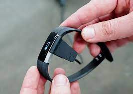 How long does it take to charge a fitbit? Charging Issues Here S How To Charge A Fitbit