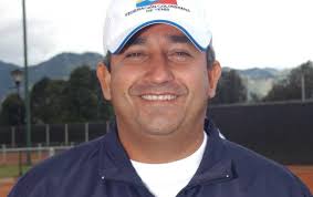 Emiliana, raqueta dorada del tenis paisa