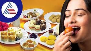 இனிப்புகளை இந்த நேரத்துல மட்டும் சாப்பிடாதீங்க ப்ளீஸ்... எந்த நேரம்னு  தெரிஞ்சுக்க இதை படிங்க ..!!! | When To Eat Sweet Before Or After Meal |  Asianet News Tamil