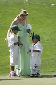 Golf superstar tiger woods had painkillers, sleep drugs and an ingredient active in marijuana in his body when florida police arrested him in may, a newly released toxicology report shows. Entspannt Auf Dem Grun Golfstar Tiger Woods Mit Seiner Freundin Lindsey Vonn Und Seinen Kindern Sam Und Charlie Stuttgarter Nachrichten