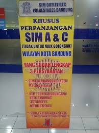 Bandung is known for its amusement park and coffeehouses. The Last Pak Chi Met Pak Chi Met In Pasir Kaliki Baltos And Pasar Baru Have Been Closed Pak Chi Met Sell Gurame Goreng Nowadays Gurame Fish Is Expensive Sukigao Is Also