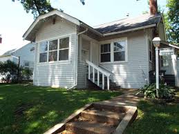 1223 Leavitt Street Waterloo Ia 50702 Iowa Homes For Sale Street Real Estate