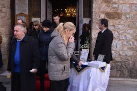 Όσοι βγήκαμε πρώτη φορά στο θέατρο αντιμετωπίσαμε κακοποιητικές συμπεριφορές. 8lipsh Sthn Khdeia Toy Tony Antony Me Dakrya Sta Matia Ton Apoxairethsan Oi Filoi Toy