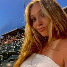 Roxie Walker's Instagram, Twitter & Facebook