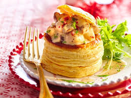 Vol Au Vent De Saint Jacques Aux Cepes Sauce Coraillee Recettes Recette Vol Au Vent Recettes De Cuisine Recette