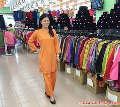 The rational of 'hari hari' is meant to urge consumers to visit the store everyday and have an enjoyable shopping experience. Sunshine Kelly Beauty Fashion Lifestyle Travel Fitness Raya Shopping Pusat Pakaian Hari Hari
