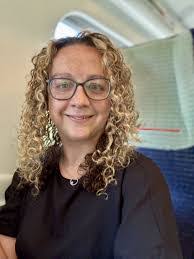 Eleanor Daniels's Instagram, Twitter & Facebook