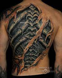 25 Sombras De Terror A Flor De Piel Posteadores Com Tatuajes Espalda Hombre Brazos Tatuados Tatuajes En La Espalda