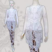 Tentu saja desainnya agak berbeda karena memang dibuat khusus bagi wanita berhijab. Baju Kebaya Pengantin Modern Kebaya Putih Pengantin Model Kebaya Modern Desain Baju Kebaya Pengantin Diary Hijaber