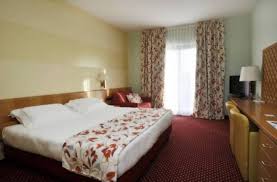 Which the best airport near hotel oliveto? Ferienwohnung Oliveto Desenzano Gardasee Residence Oliveto Desenzano 4 Sterne