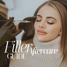 Did you know that medical grade sunscreen protects you against harmful rays  from our computer screens + phones that speed up the aging process and  increase your risk for skin cancer? ⠀