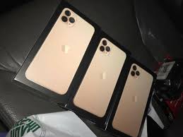 The iphone 13 pro max is apple's biggest phone in the lineup with a massive, 6.7 screen that for the first time in an iphone comes with 120hz promotion display that ensures super smooth scrolling. Fotos Zeigen Verpackung Des Iphone 11 Pro Max Macerkopf