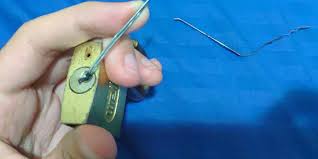 Squeeze those two parts together. How To Pick A Lock On A Door Or Padlock With A Bobby Pin Or Paper Clip