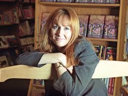 How J K Rowling Went From Struggling Single Mom To The World S Most Successful Author Harry Potter Author Rowling Harry Potter Books Series