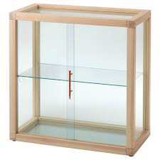 Ikea Markerad Vitrine Kiefer Vitrinen Stellen Schones Dekorativ Zur Schau Und Schutzen Es Vor Staub Massivholz Sorgt Fur Glasschrankturen Vitrine Glastur