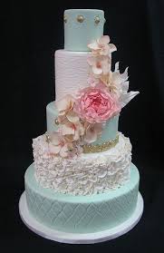 Couture Class Wedding Cakes With Cupcakes Beautiful Cakes Wedding Cakes