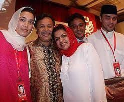 Datuk seri shahrizat abdul jalil (born 1953) is a malaysian politician from the united malays national organisation (umno), a member of the she was also acting federal territories minister from 16 october 2005 until 16 february 2005, when fellow umno member, tan sri isa abdul samad had to. The Govt Is Coming For You Shahrizat Your Husband And Your 3 Children For Rm253 Million Weehingthong