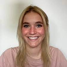 Elizabeth Youngman's Instagram, Twitter & Facebook