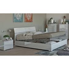 Lo standard, invece, si attesta sui 160x190 cm, per letti contenitore in legno tradizionali. Letti Matrimoniali Conforama