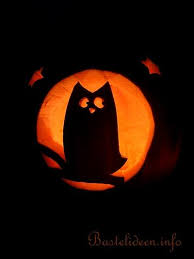 So heißt es in der vorlage der. Kurbisse Basteln Zu Halloween Kurbis Mit Eulen Motiv
