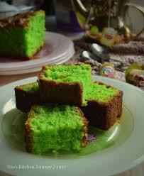 Letak kek lagi dan lapis hingga siap. Resepi Kek Pandan Bakar