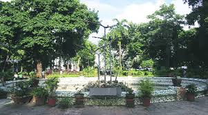 Mumbai: Horniman Circle garden water ...