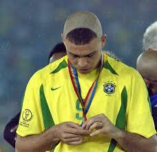 He did it as a tribute to his boyhood idol. Richarlison Copies Infamous Ronaldo Hairstyle As Everton Star Surprises Fans With New Look Daily Star