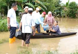 Selain itu, sistem perparitan yang gagal diselenggarakan dengan sempurna menyebabkan laluan air tersekat. Masalah Perparitan Punca Banjir Kilat Di Beaufort Borneo Today
