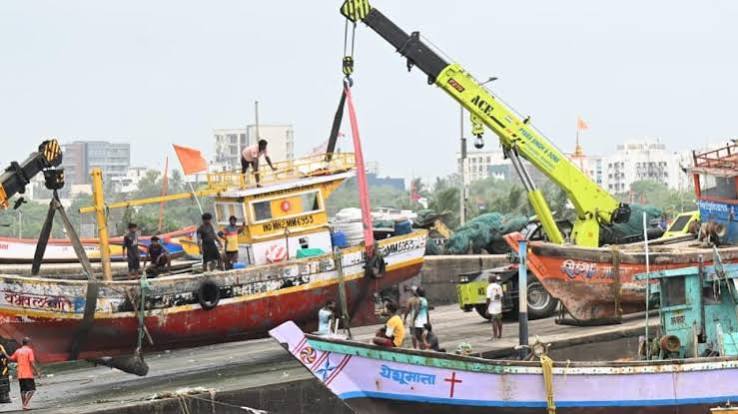 IN PHOTOS: Fishermen in Mumbai secure their boats as city witnesses rains
