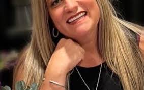 Justine Lacey's Instagram, Twitter & Facebook