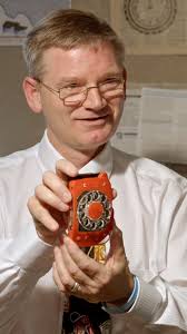 Do you remember calling the Time and Temperature number back in the day to  find out how hot or cold it was outside or if your clocks were right? Well,  one man in North Texas is determined to bring ...