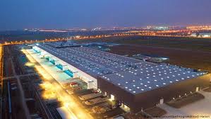 Common stock (tsla) at nasdaq.com. Tesla S Stock Hits Record High Following Report Of Chinese Loan News Dw 23 12 2019