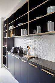 detournement de cuisine je conserve cette idee pour faire une bibliotheque rangements caches rangements o meuble cuisine cuisine moderne cuisine appartement