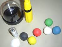 Die fimo modeliermasse zeichnet sich durch ihre plastizität und eine leichte wenn sie lust darauf haben, fimo figuren mit kindern unter 8 jahren zu basteln, empfehlen wir ihnen, zu. Eine Schneekugel Aus Fimo