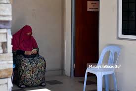 Rating diberikan berdasarkan beberapa kriteria iaitu: Wanita Serah Diri Di Klinik Kesihatan Tengkera Melaka