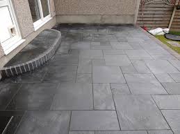 With a swimming pool and a stone hot tub, this area offers a place of serenity after a long tiring day at work. Inspiring 35 Gorgeous House Patio Design With The Natural Stone Https Freshouz Com 35 Gorgeous House Patio Desig Slate Patio Paving Stone Patio Patio Design