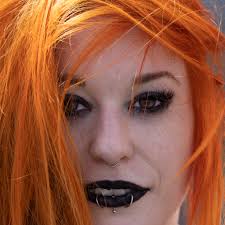 Leslie Scholl , ein Camaro, ne...