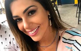 Assistir bbb ao vivo em hd, acompanhe as melhores câmeras sem travar 24 horas do big brother brasil 2021 só aqui no canais max tv online! Ex Bbb Vivian Amorim Vai Aos Estudios Globo E Faz Suspense Ofuxico